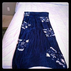 Waist or chest wrap sarong ties at the corners